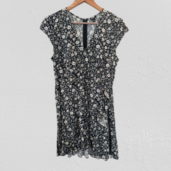 J. Crew Dresses & Skirts - J. Crew Mercantile Black Floral Print Ruffle Faux Wrap Mini Dress Size 10P